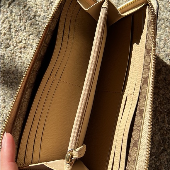 Coach Wallet - Picture 4 of 6